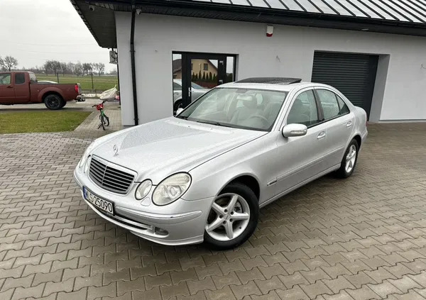 samochody osobowe Mercedes-Benz Klasa E cena 12900 przebieg: 311000, rok produkcji 2004 z Wąchock